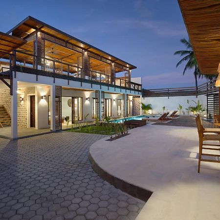 Villa Sakura. Luxury 3 Bedroom Villa. Selong Belanak Exterior photo